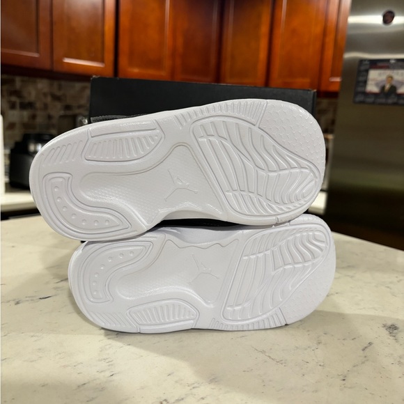 NIKE JORDAN MAX AURA 5 (TD) SNEAKERS TODDLER BLACK/GRAY HI-TOP SHOES - Picture 6 of 9